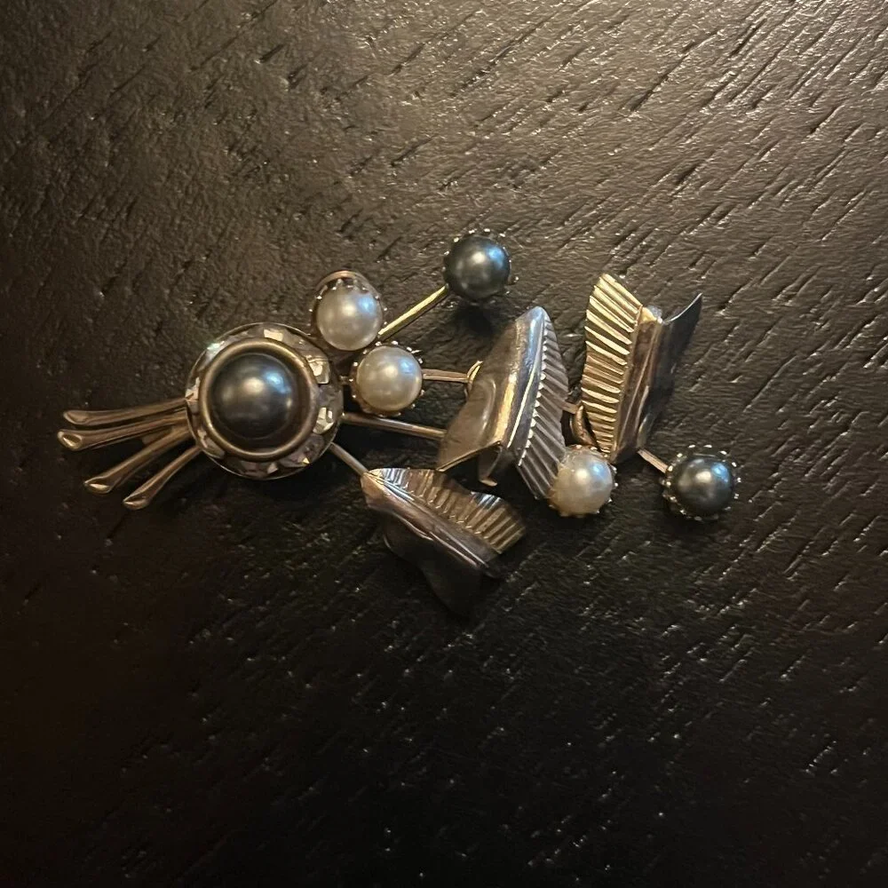 Vintage Gold tone Gray and White Pearl Leaf Brooch